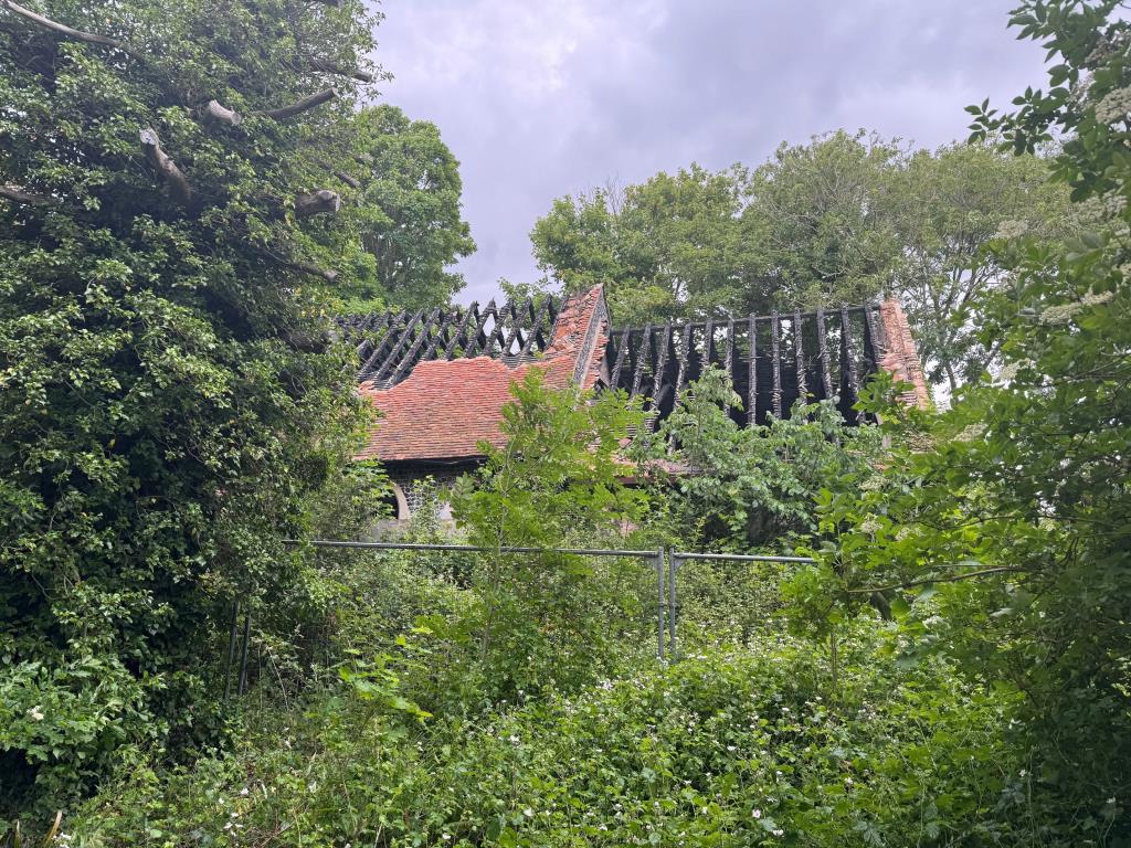 Lot: 178 - FIRE DAMAGED PERIOD LISTED CHURCH - Fire damaged building photo 2